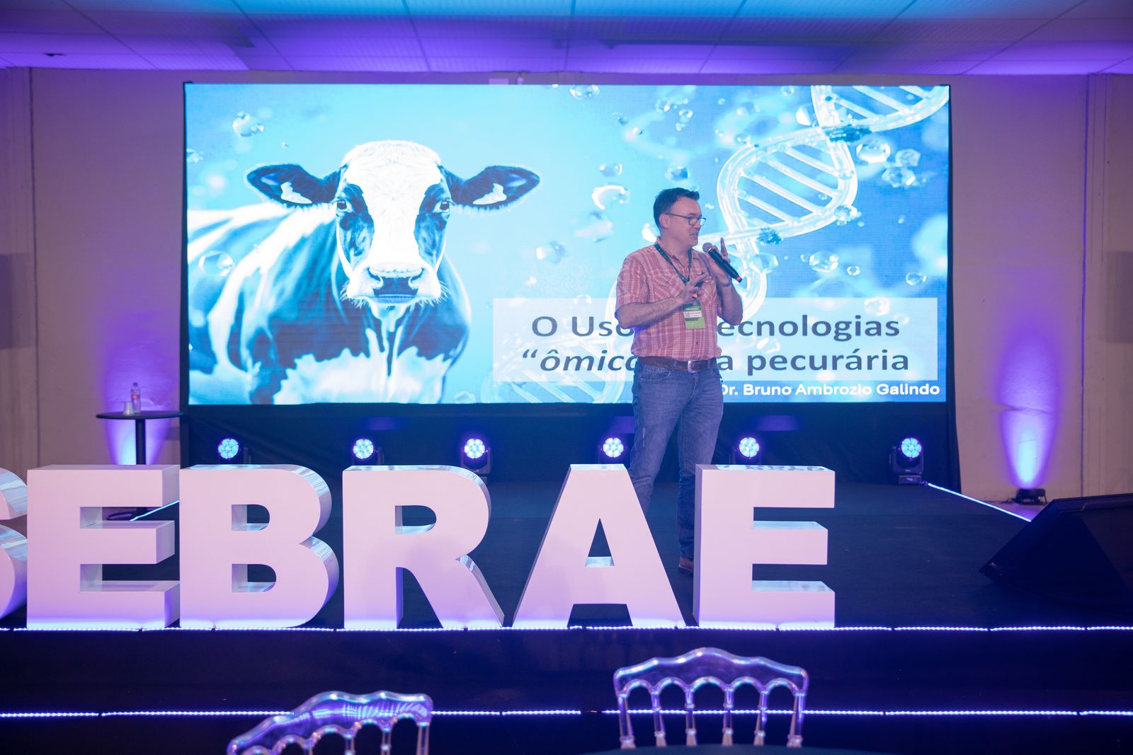 Palestrante no palco do Agrohub